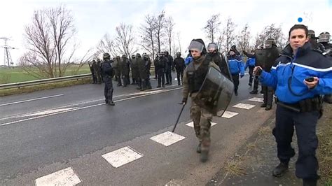 Gilets Jaunes Acte Vii Le Blocage De L A Calais Youtube