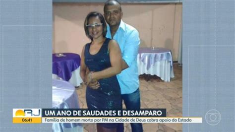 Fam Lia De Mototaxista Morto Por Policial H Um Ano Na Cidade De Deus