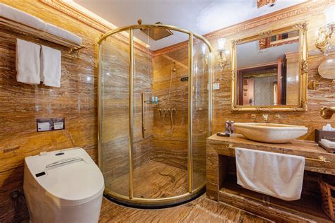 7 Star Hotel Bathroom