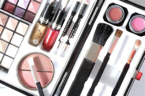 7 Productos De Maquillaje Indispensables Belleza