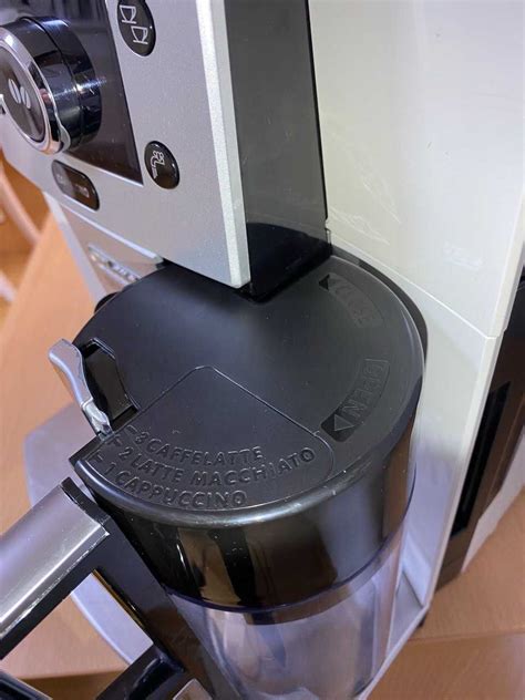 Delonghi Perfecta Cappuccino esam5500 4 900 грн Кофеварки