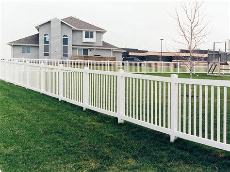 Picket Fence Styles – Country Estate Vinyl Fence