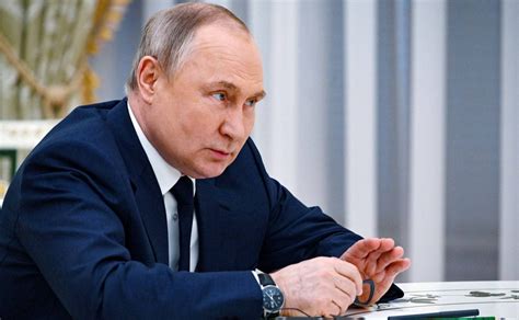 Путин поручил оценить идею направить часть турпотока в Крым через новые ...