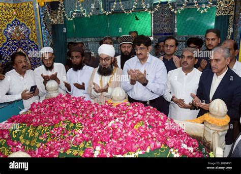 Hazrat Abdullah Shah Ghazi Karachi Hi Res Stock Photography And Images