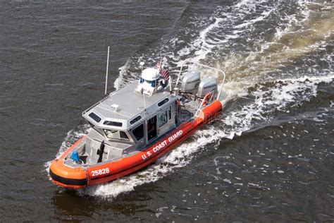 Guarda Costeira Patrol Boat No Corte Do Governo Imagem De Stock