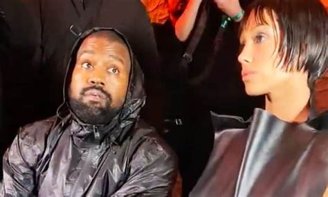 Kanye West Se Pavane Encore Avec Bianca Censori Dans Une Tenue Provocante