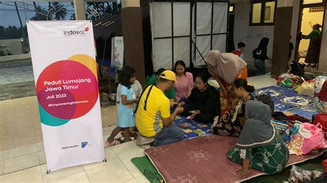 Indosat Salurkan Bantuan Logistik Untuk Warga Terdampak Banjir Lahar