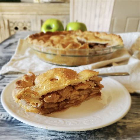 American Brown Sugar Apple Pie - Chef Alina