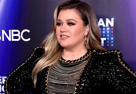Heart-Wrenching Facts About Kelly Clarkson, America's Troubled Idol