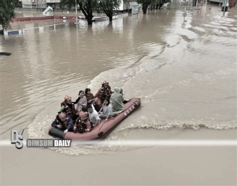 Guangzhou battles force 10 winds as floods hit 34 rivers in Guangdong ...