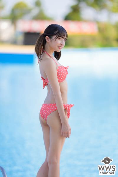 【写真特集 14枚】高坂琴水（キプリスモルホォ）、夕方のプールでヘルシーボディ＆脚線美をエモーショナルに届ける＜近代麻雀水着祭2022＞ Wwsチャンネル