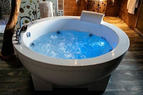 Best 2-Person Hot Tubs | ConsumerAffairs®