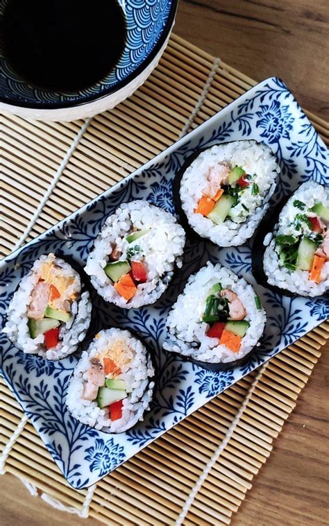 Domowe sushi jak zrobić sushi krok po kroku Kulinarna Inspiracja