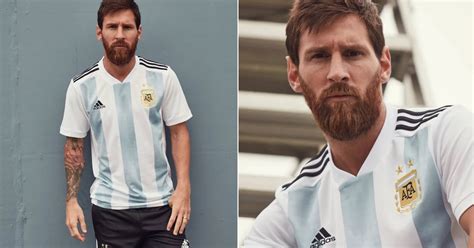 Lionel Messi Posó Con La Camiseta Que La Selección Usará En El Mundial De Rusia Infobae