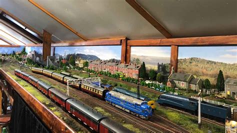 Model power CN freight train - Model railroad layouts plansModel ...