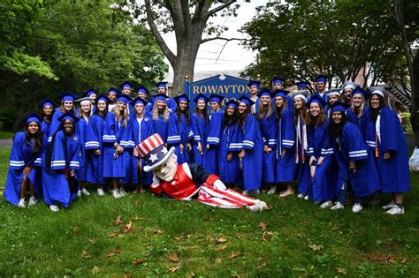 Graduates From Norwalk S Brien McMahon Visit Elementary Schools