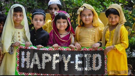 Eid Ul Fitr In Pics Moon Sighted In India Eid Celebrations To