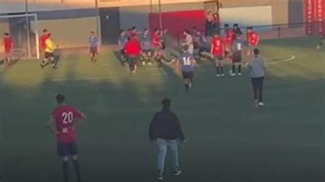 VÍDEO PELEA FÚTBOL Pelea en partido de juveniles en Nules