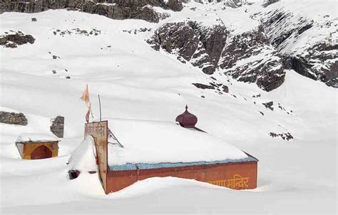 Hemkund Sahib Lokpal Temple Covered In Upto Feet Snow Pioneer