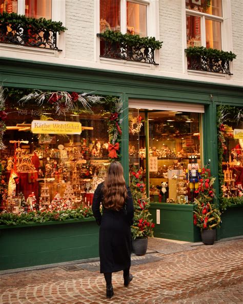 Bruges in Winter: Festive Travel Guide + Christmas Market FAQ