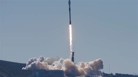 Spacex Launches U S Intelligence Satellite From Vandenberg Base Ktla