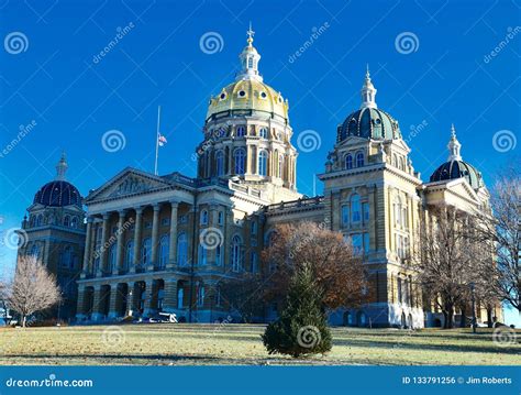 Iowa State Capitol editorial photo. Image of morning - 133791256