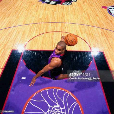 Vince Carter Dunk Raptors Photos and Premium High Res Pictures - Getty ...