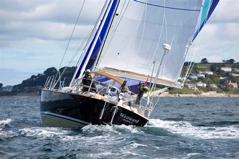 How A Carbon Fibre Mast Benefits A Cruising Yacht