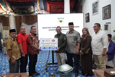 Restoran Sederhana Grup Dan Rm Bareh Solok Serahkan Bantuan Untuk