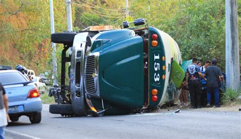 Fuerte accidente de tránsito deja 10 lesionados en carretera a