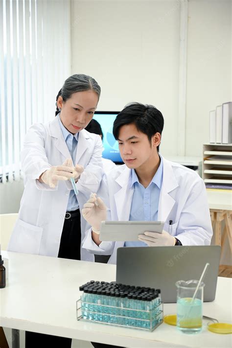 Premium Photo Professional Asian Middleaged Female Scientist Training