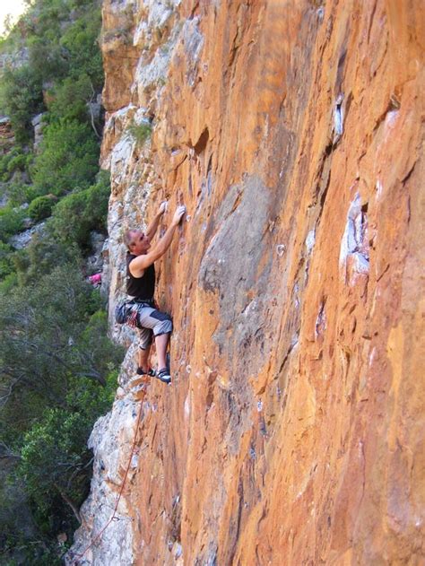 Rock Climbing in Montagu - De Bos Backpackers & Camping