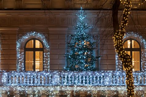 Si Pu Sempre Addobbare Il Balcone Per Natale Se Si Vive In Condominio