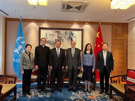 卢宠茂瑞士会晤国家卫健委副主任曹雪涛 讨论医疗卫生发展