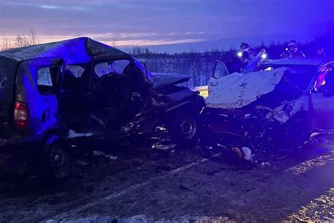 В жутком лобовом столкновении авто под Смоленском пострадали три