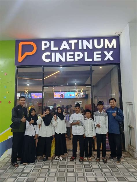 Nonton Bareng Film Jumbo, 100 Anak Yatim Binaan Yatim Mandiri ...