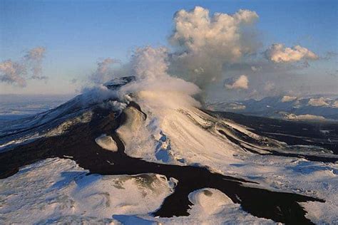 Iceland's volcano situation heating up again