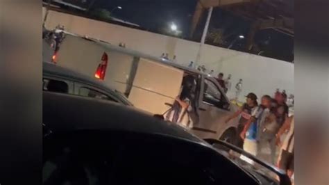 Aficionados de Rayados golpean y asaltan a paramédicos en Guadalupe