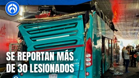 Autob S De Pasajeros Se Qued Atorado Al Intentar Cruzar El Viaducto