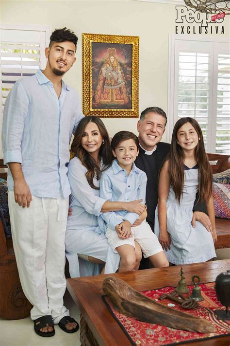 Padre Alberto y Ruhama Cutié celebran 12 años de amor