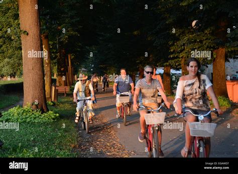 city walls Lucca Italy Stock Photo - Alamy