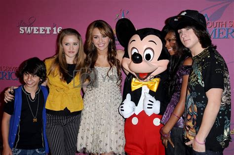 Miley Cyrus and Cast Members of Hannah Montana /ImageCollect by ...