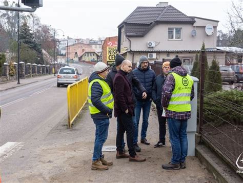 Nowa sygnalizacja świetlna na przejściu dla pieszych przy Szkole