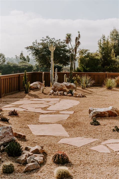 10 gravel landscaping ideas for modern yards | Livingetc