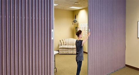 Woodfold Manufacturing Series H Acoustic Accordion Partition