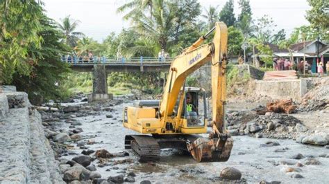 Proyek Pelebaran Jembatan Kemuningsari Lor Jember Telan Biaya Rp M