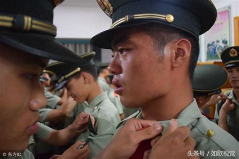 卸下軍人標識，與戰友惜別的10個感人瞬間，刻骨銘心看了淚目 每日頭條