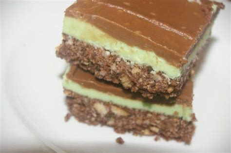 No Bake Chocolate Peppermint Slice Domesblissity Peppermint Slice Tray Bake Recipes Baking