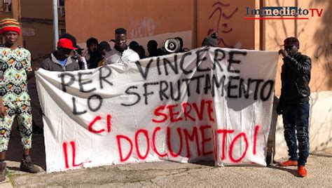 Foggia Si Scende In Piazza Contro Razzismo E Sfruttamento Sciopero