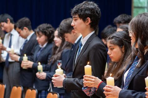 Estudiantes De Octavo A O Reciben El Hito De La Luz De Cristo